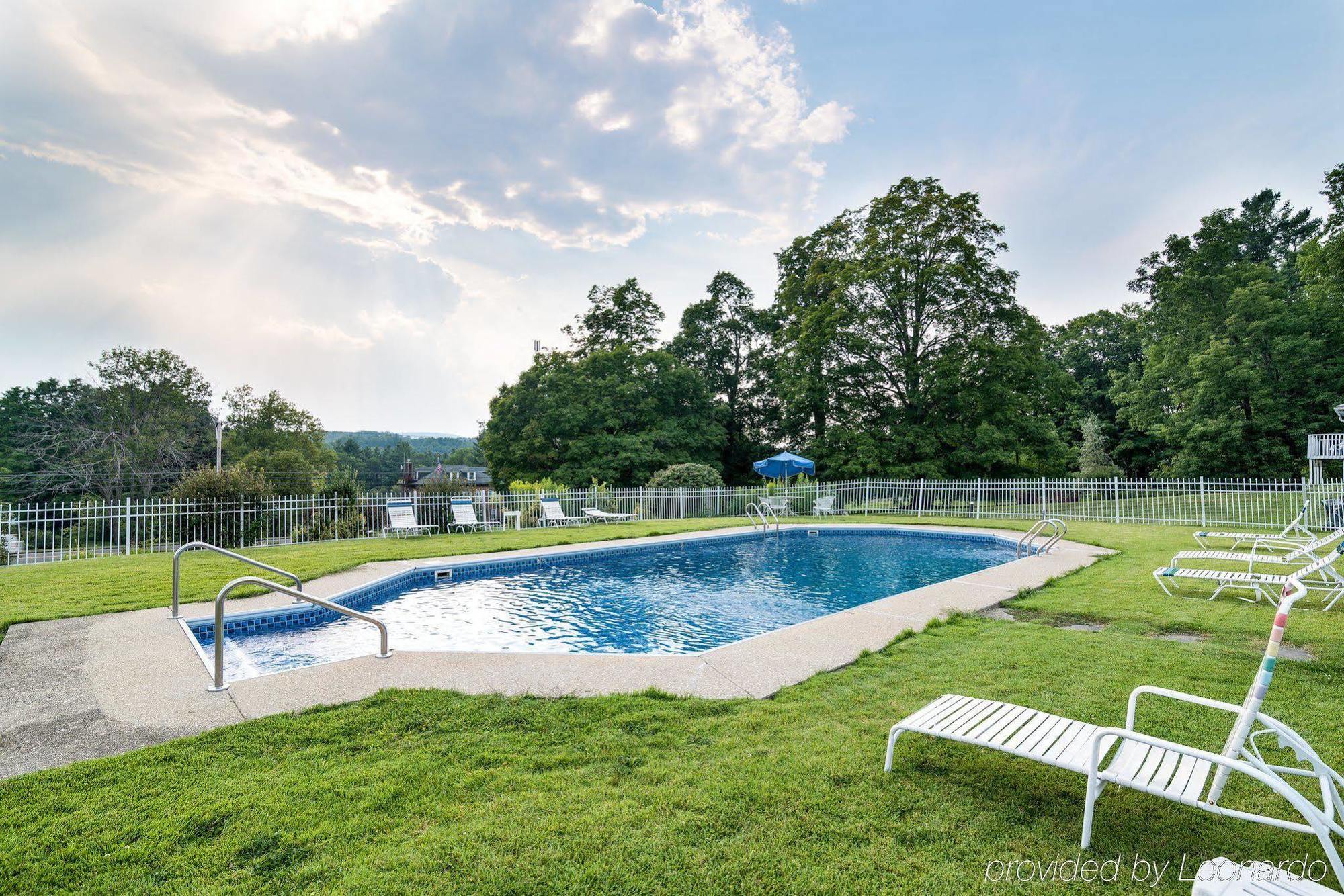 Rodeway Inn Ли Экстерьер фото